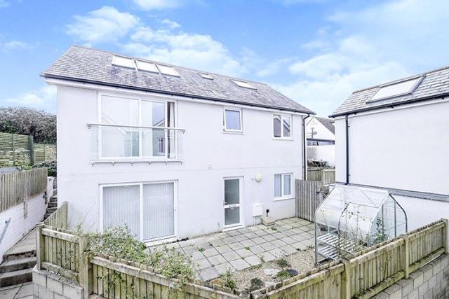 8 Lescudjack Heights, Pendennis Place, Penzance, Cornwall