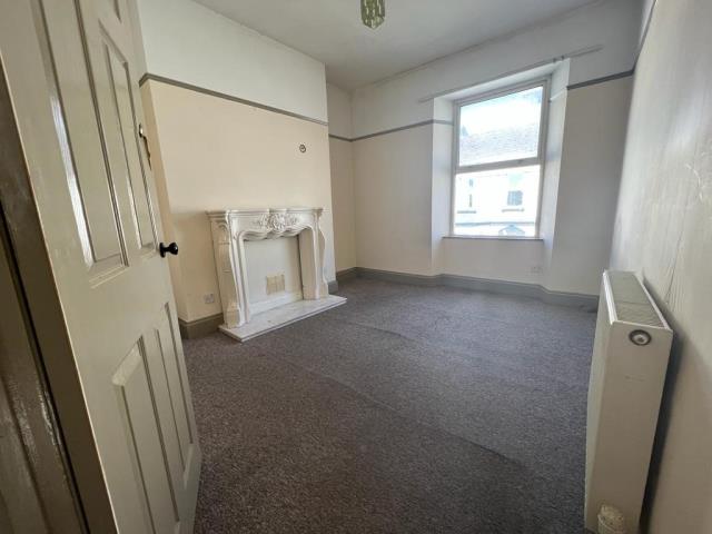 First Floor Flat, 29 Sydney Street, Plymouth PL1 5AE