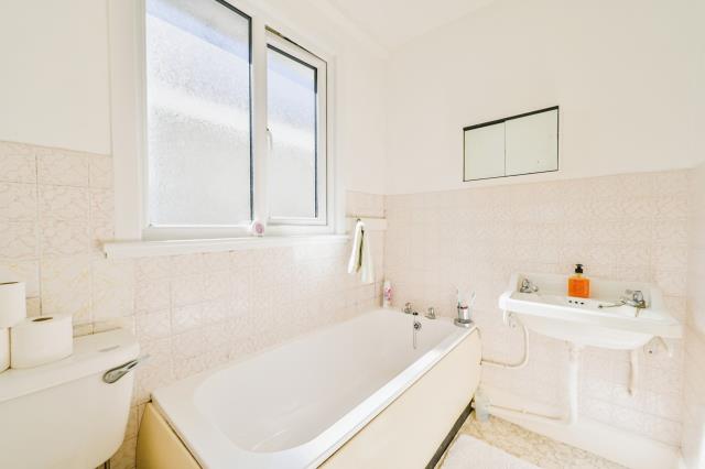 Suncrest, Barbican Hill, Looe, Cornwall PL13 1BQ