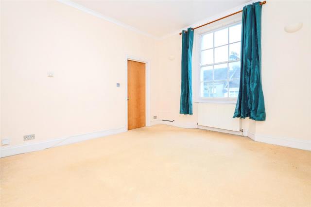 Flat 2, 59 Embankment Road, Plymouth PL4 9HX