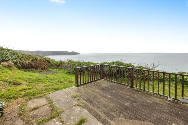 Chalet 16 'thatledo', Treninnow & Wiggle Cliff, Millbrook, Cornwall PL10 1JY