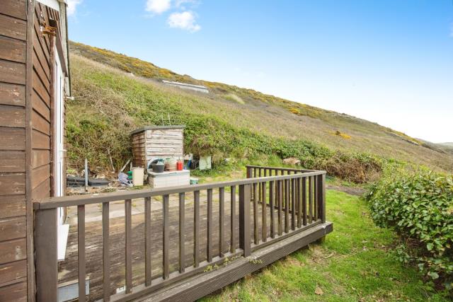 Chalet 16 'thatledo', Treninnow & Wiggle Cliff, Millbrook, Cornwall PL10 1JY