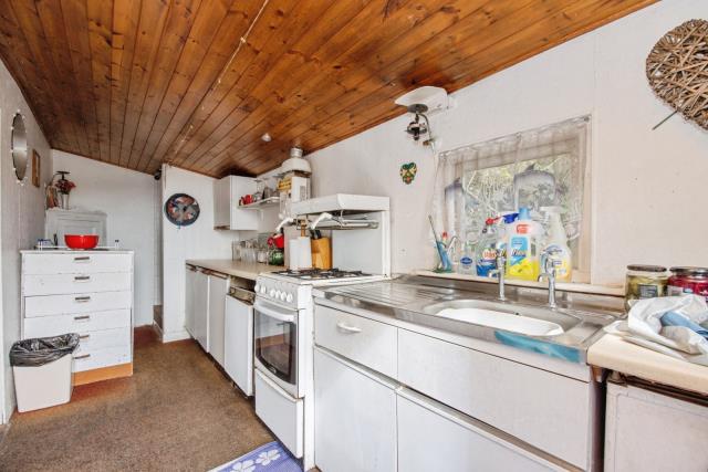 Chalet 16 'thatledo', Treninnow & Wiggle Cliff, Millbrook, Cornwall PL10 1JY