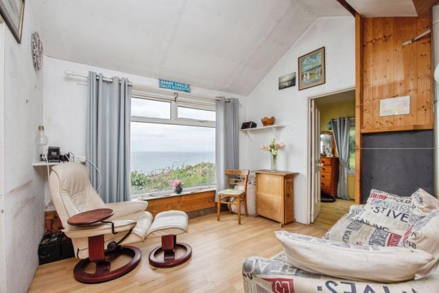 Chalet 16 'thatledo', Treninnow & Wiggle Cliff, Millbrook, Cornwall PL10 1JY