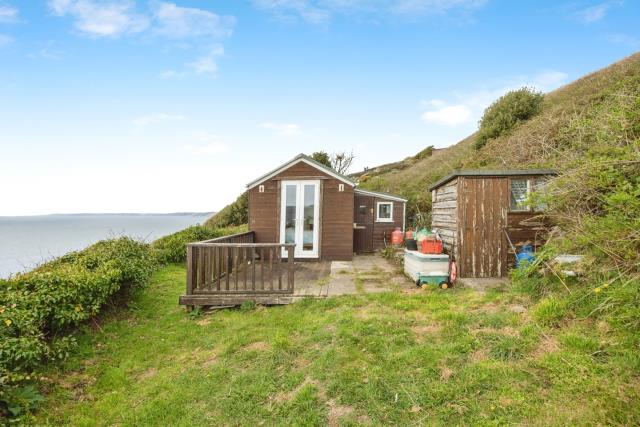 Chalet 16 'thatledo', Treninnow & Wiggle Cliff, Millbrook, Cornwall PL10 1JY