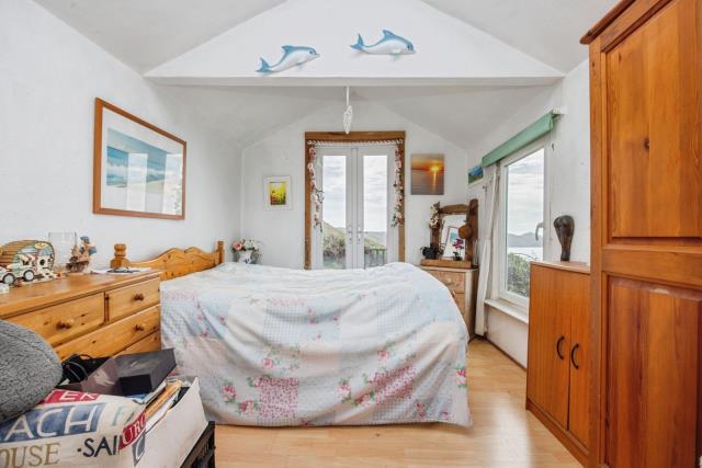 Chalet 16 'thatledo', Treninnow & Wiggle Cliff, Millbrook, Cornwall PL10 1JY