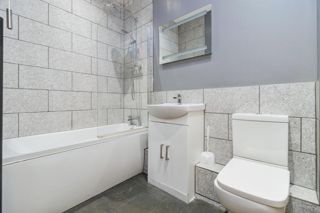 Flat 19, Fleet Court, 26 Fleet Street, Torquay TQ1 1DR