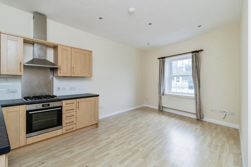 Flat 19, Fleet Court, 26 Fleet Street, Torquay TQ1 1DR