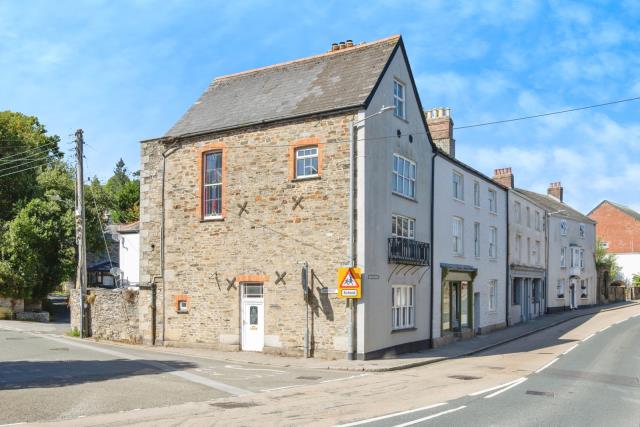 Rudge House, Queen Street, Lostwithiel, Cornwall PL22 0AB