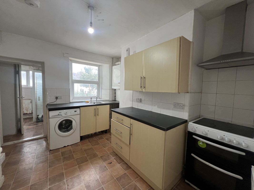 151 Queen Street, Newton Abbot, Devon, TQ12 2BS TQ12 2BS