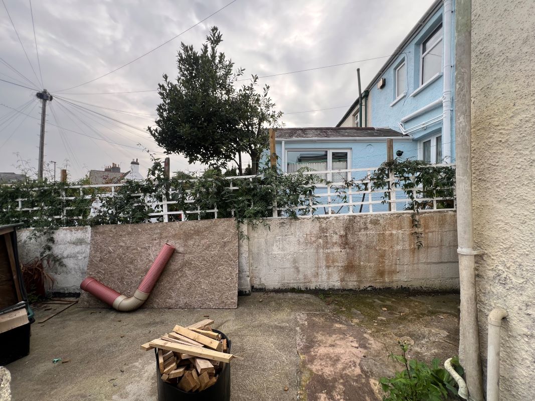 151 Queen Street, Newton Abbot, Devon, TQ12 2BS TQ12 2BS