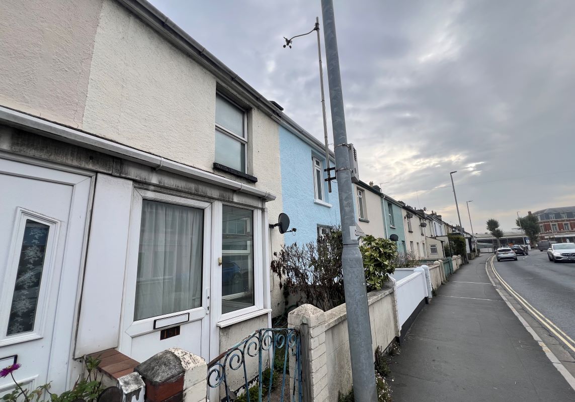 151 Queen Street, Newton Abbot, Devon, TQ12 2BS TQ12 2BS