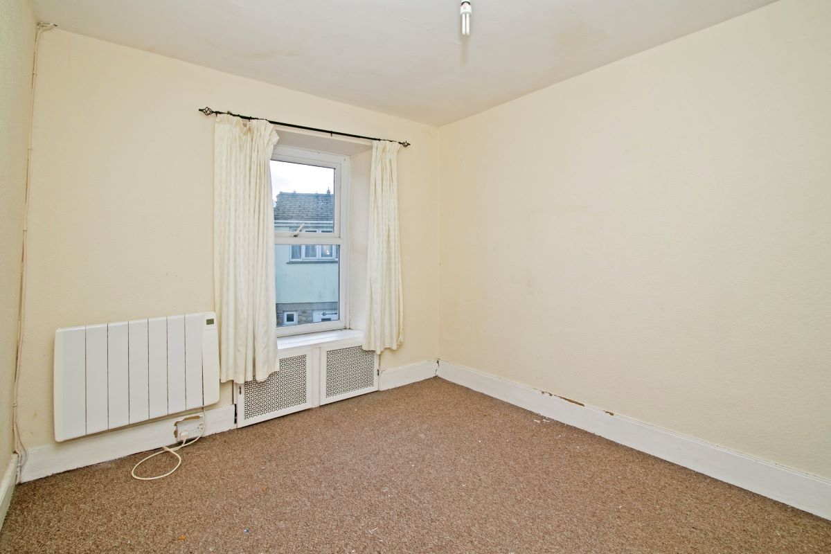 39 Vyvyan Street, Camborne, Cornwall, TR14 8AS