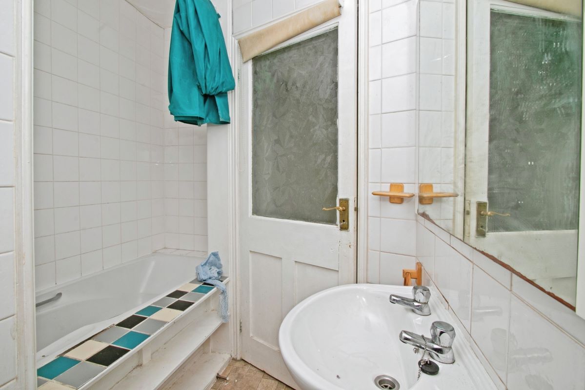 39 Vyvyan Street, Camborne, Cornwall, TR14 8AS