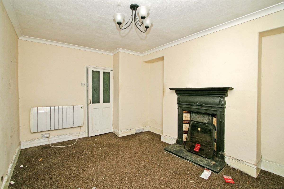 39 Vyvyan Street, Camborne, Cornwall, TR14 8AS