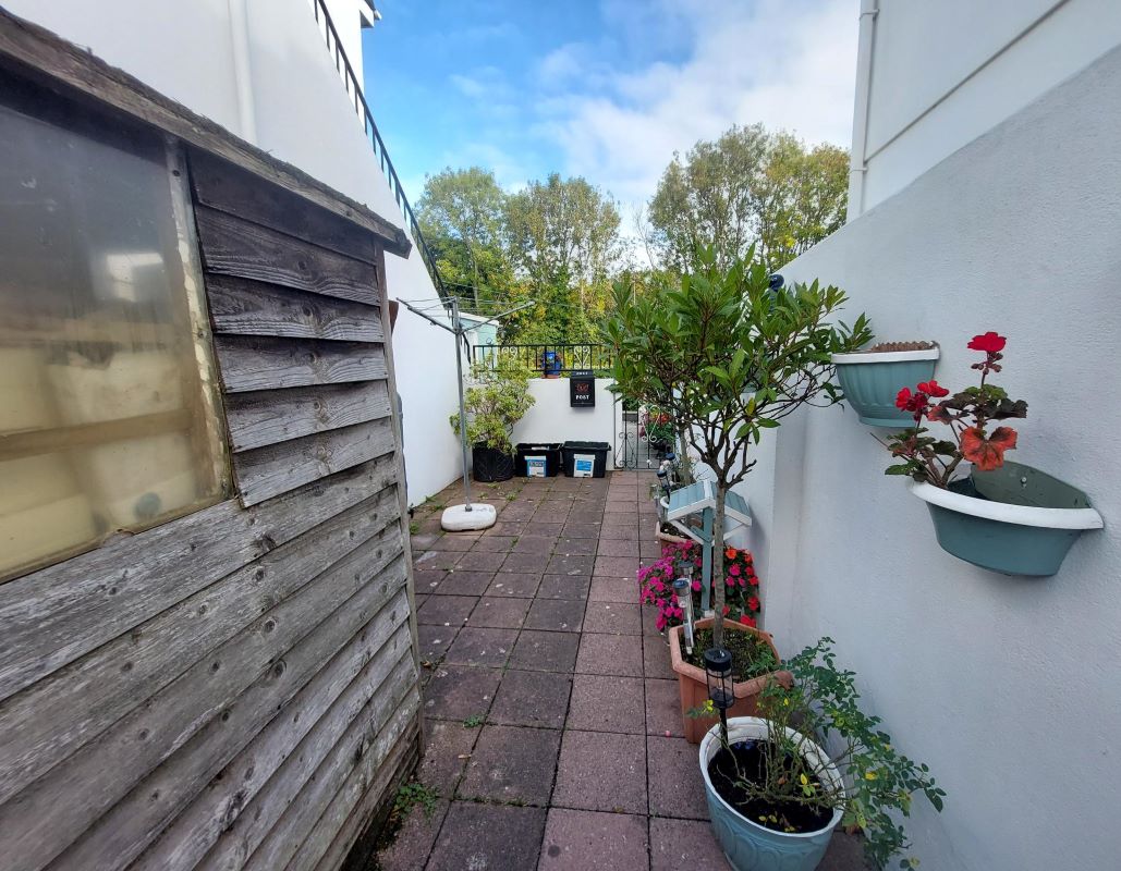 127 Newton Road, Torquay, Devon, TQ2 7AJ