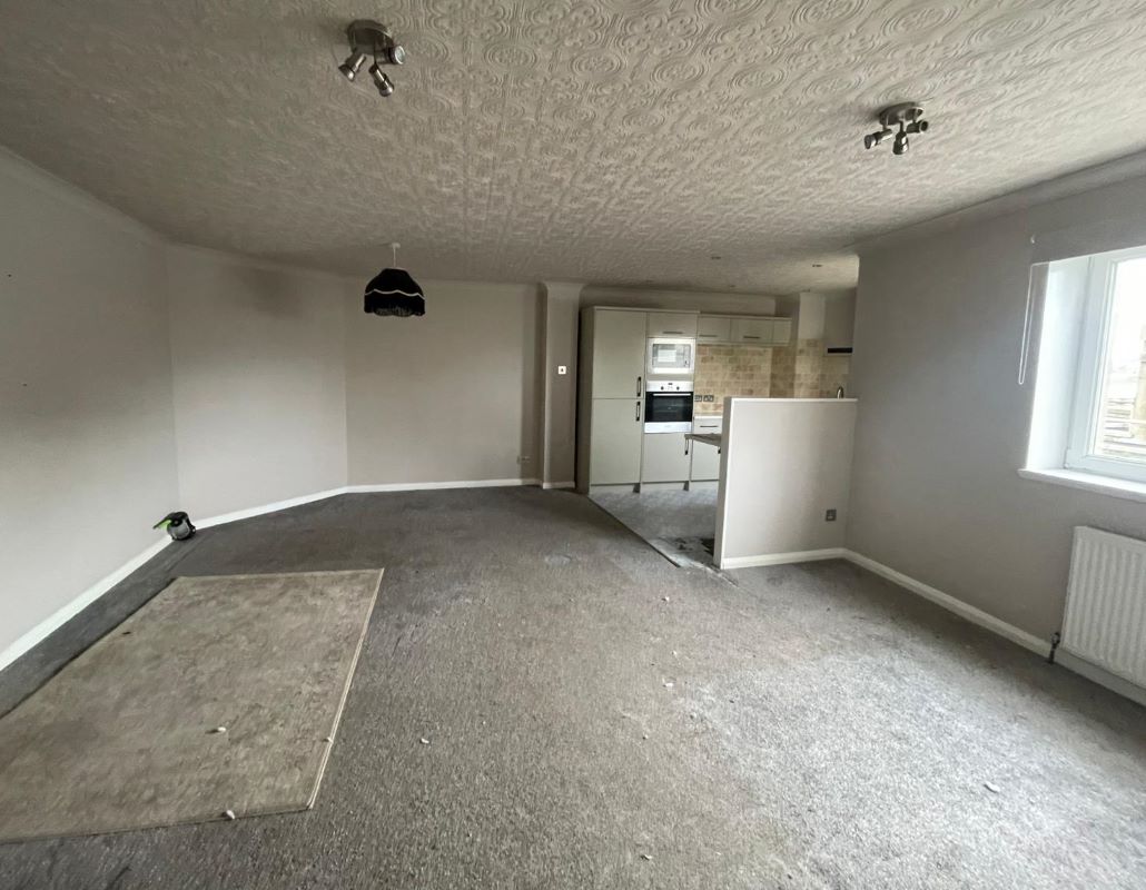 Flat 4, 16 The Strand, Torquay, Devon, TQ1 2AA