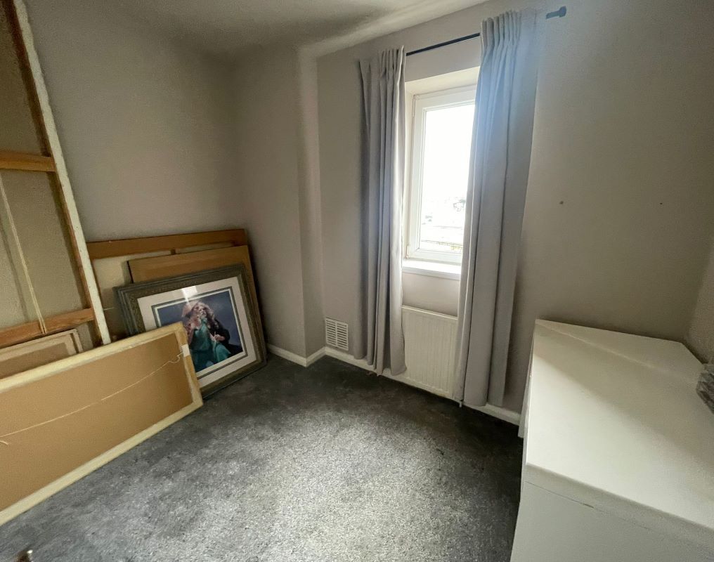 Flat 4, 16 The Strand, Torquay, Devon, TQ1 2AA