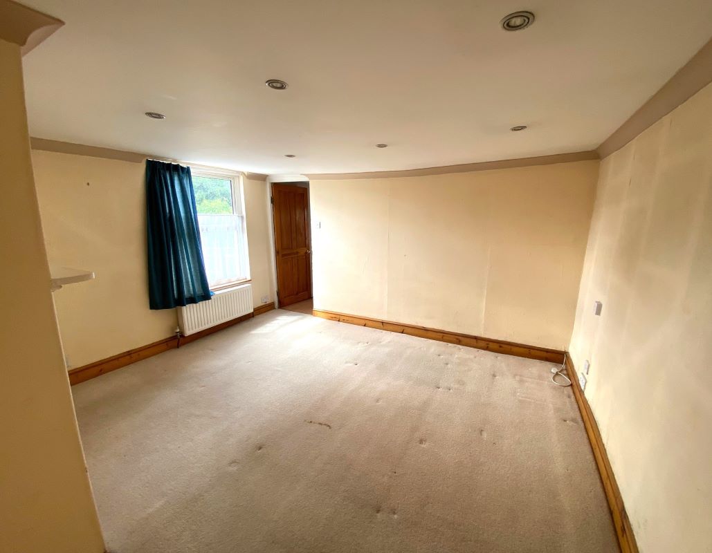 51 Old Exeter Road, Newton Abbot, Devon, TQ12 2NH TQ12 2NH