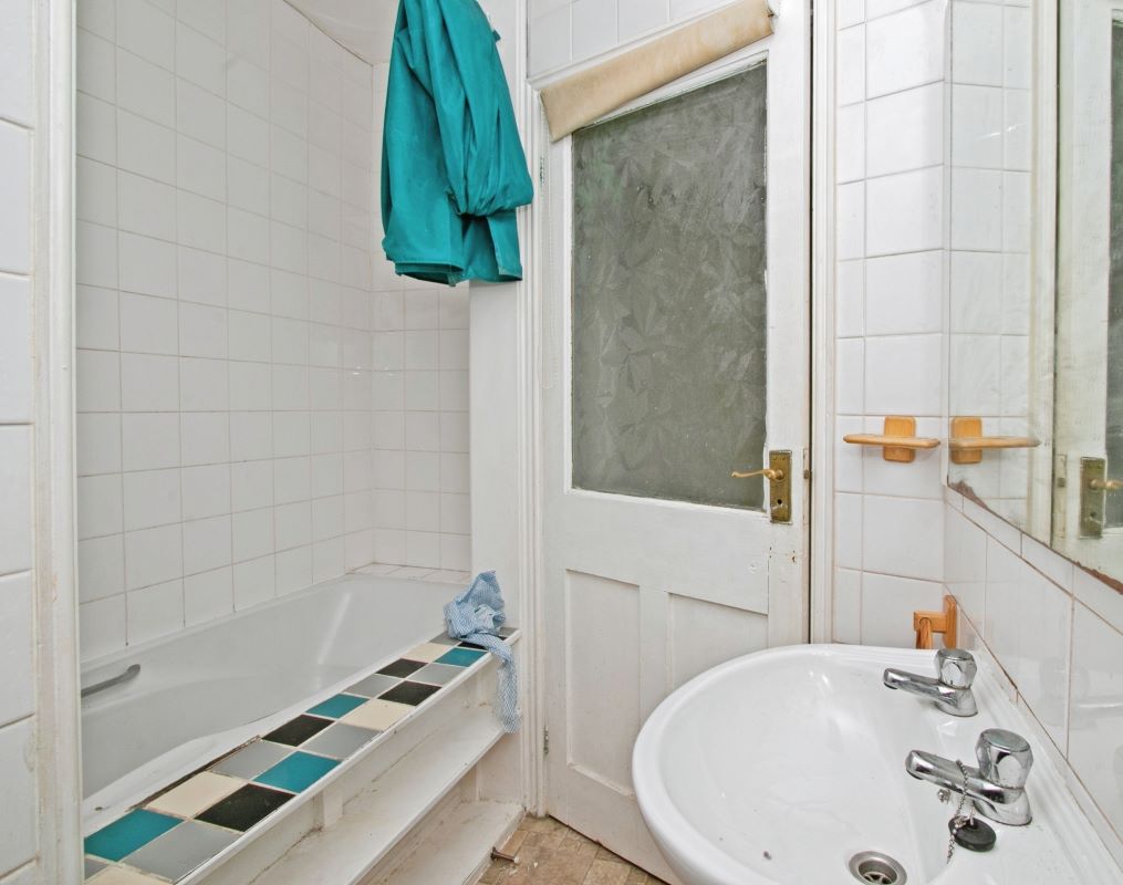 39 Vyvyan Street, Camborne, Cornwall, TR14 8AS