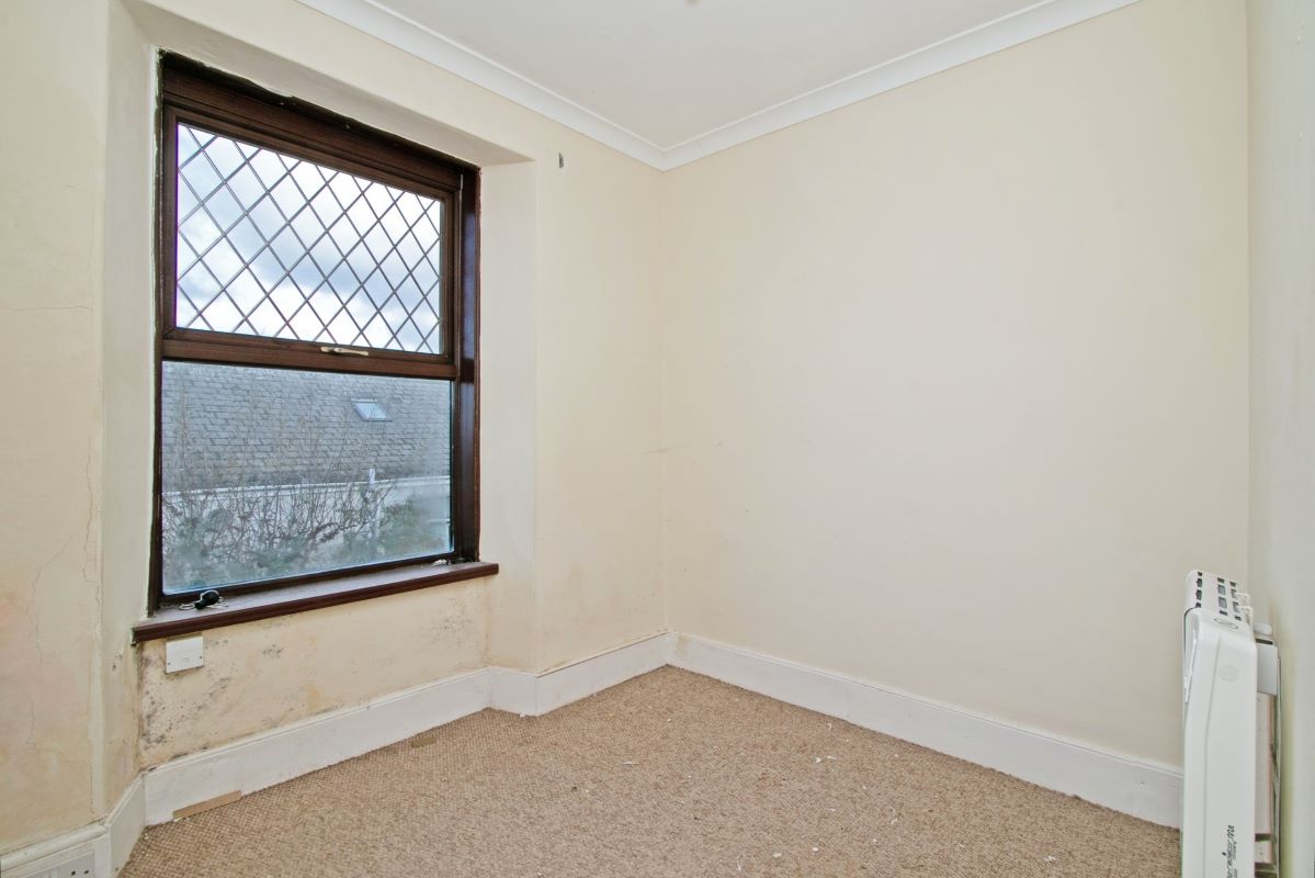 39 Vyvyan Street, Camborne, Cornwall, TR14 8AS