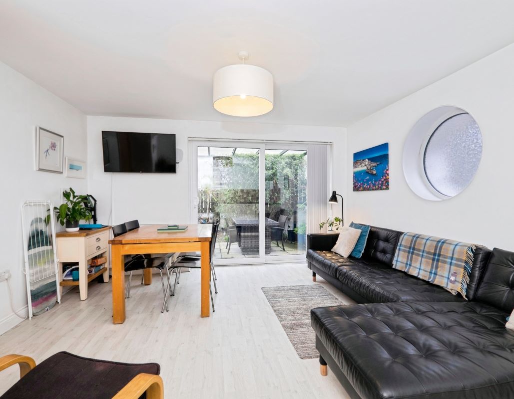 8 Lescudjack Heights, Pendennis Place, Penzance, Cornwall, TR18 2FA TR18 2FA