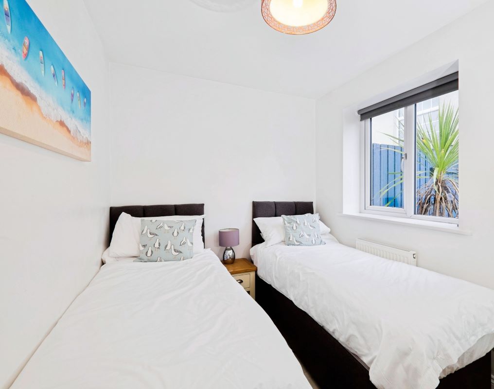 8 Lescudjack Heights, Pendennis Place, Penzance, Cornwall, TR18 2FA TR18 2FA