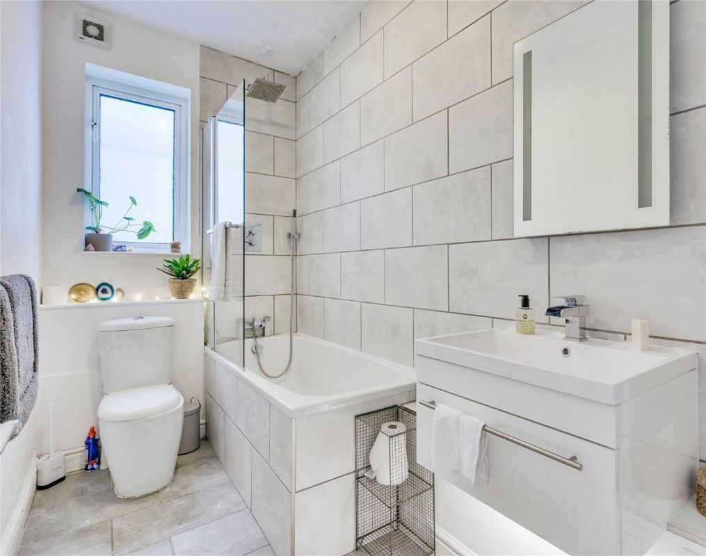 Flat 2, 62 Dale Road, Plymouth, Devon, PL4 6PA PL4 6PA