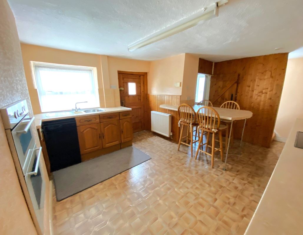 51 Old Exeter Road, Newton Abbot, Devon, TQ12 2NH TQ12 2NH