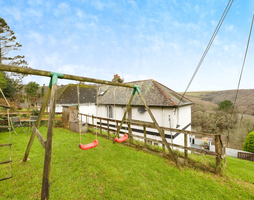 25 Woodlands View, Looe, Cornwall, PL13 2AW PL13 2AW