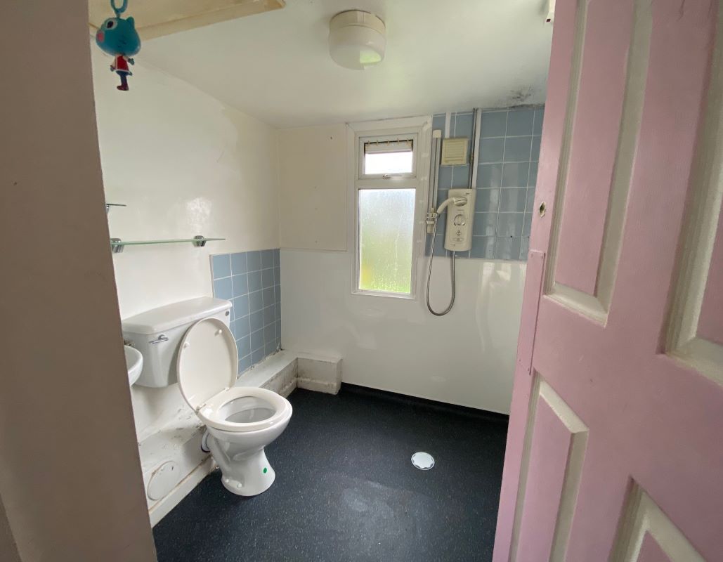 11 Chywoone Place, Newlyn, Penzance, Cornwall, TR18 5NW TR18 5NW