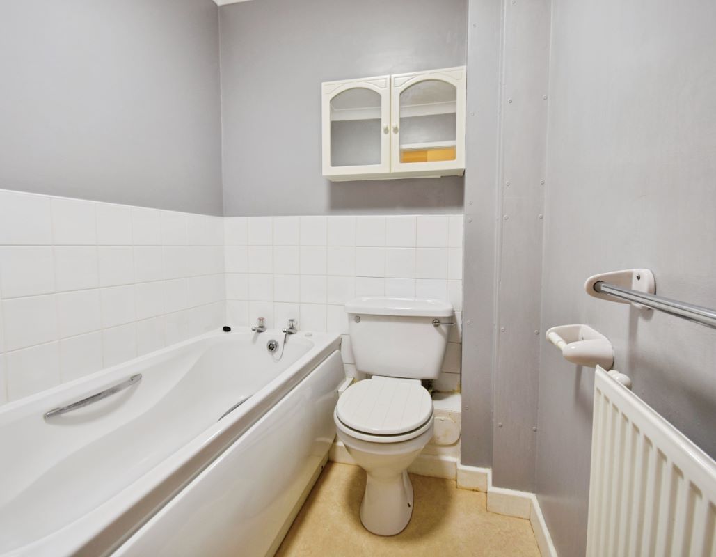 Flat 3 Ashley House, Raddenstile Lane, Exmouth, Devon, EX8 2JH EX8 2JH